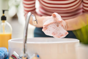 Trockene strapazierte Haut. Was tun? Hanföl Creme kann gut helfen